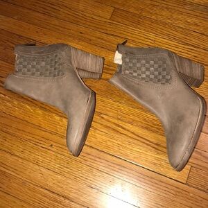 Aquatalia Tan Zip up back Booties